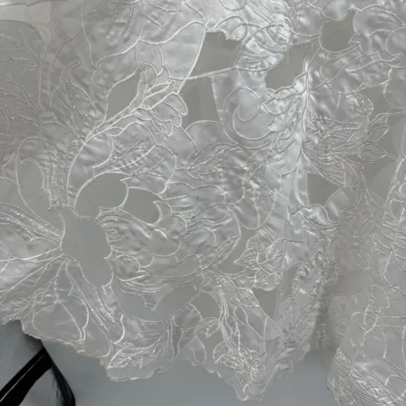 Liv Foster Reese Embroidered White Floral Lace Long Bridal Dress Beaded  Size 8 - www.toquedesaborminas.com.br